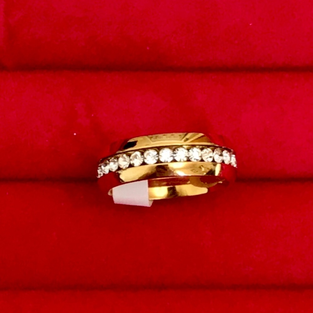 NWOT STAINLESS SIMULATED DIAMOND BAND